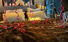 Le Chalet Romantique, Spa, Ecran Cinema, Lit King Size, Day Use, 10 Min Centre